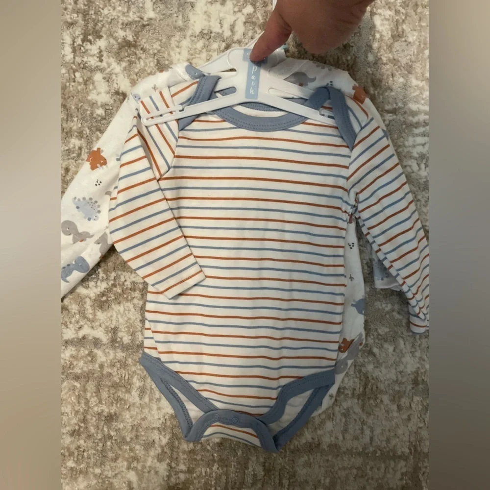 Little and Loved Baby Long Sleeve Cute Dinosaur Print Bodysuit Set size 6/9M-NWT
